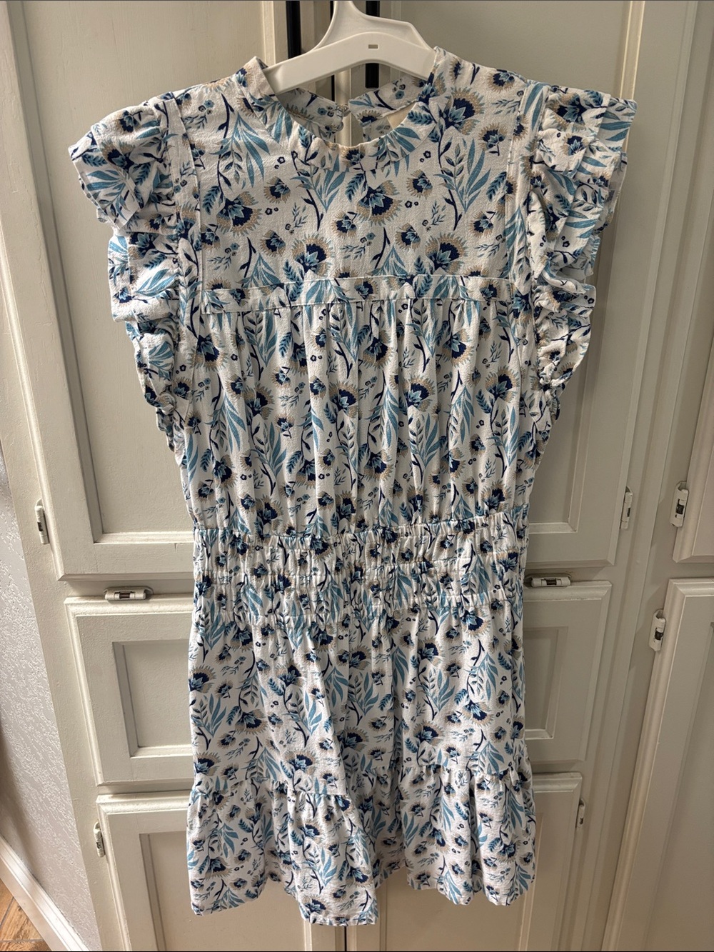 Universal Thread White Floral Ruffle Sleeve Dress with Blue Leaf Print
